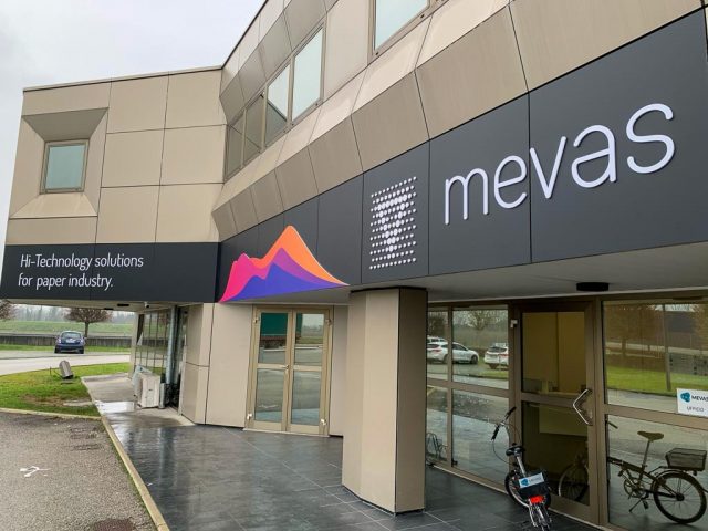 Nuova insegna Mevas - Dettaglio